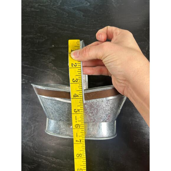 Vintage mini basket with handle- butterflies - galvanized- cottagecore copper - Picture 5 of 6